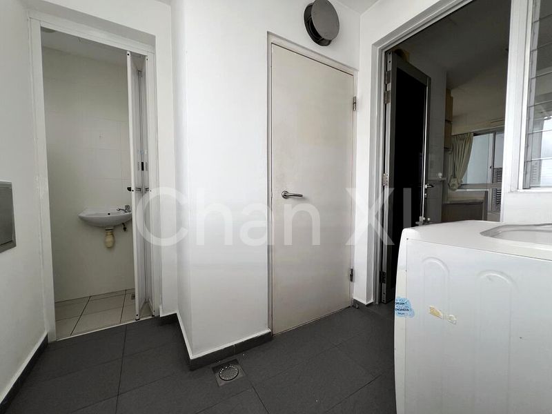4 Bed Condo for Rent in  The Parc Condominium - Image 9